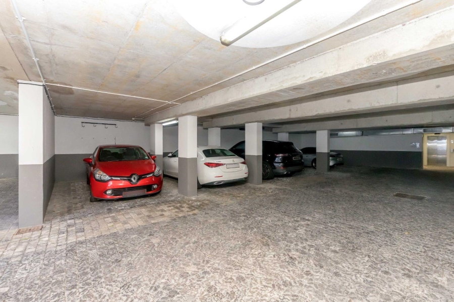 2 Bedroom Property for Sale in Sea Point Western Cape